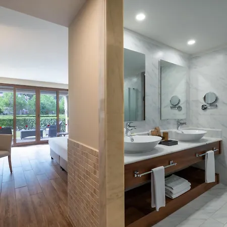 אתר נופש Nirvana Mediterranean Excellence 5*
